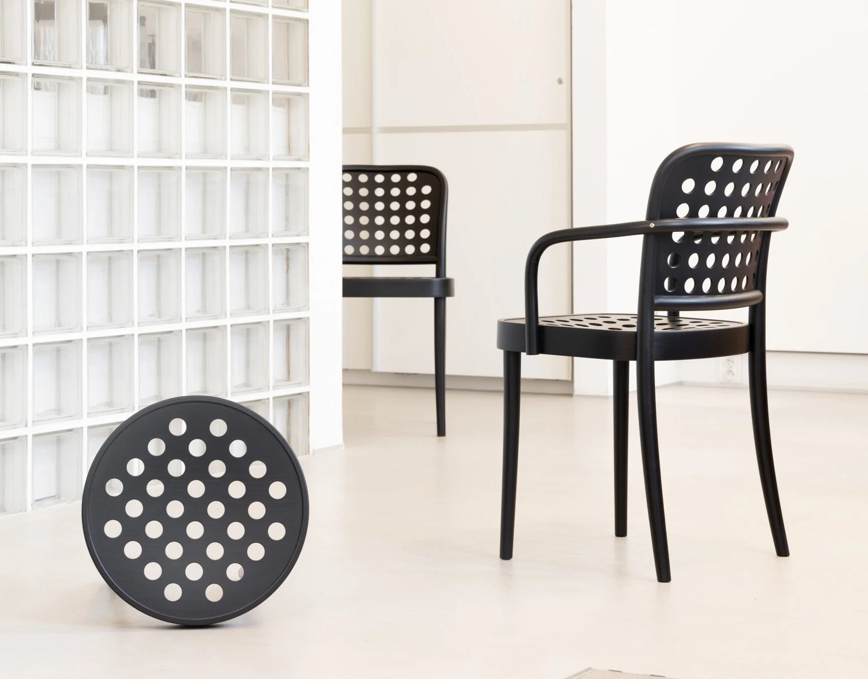 822 Bentwood Armchair by Ton - Image 8