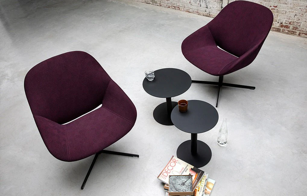 Beso Cross Base Swiveling Lounge Chair by Artifort - Image 3
