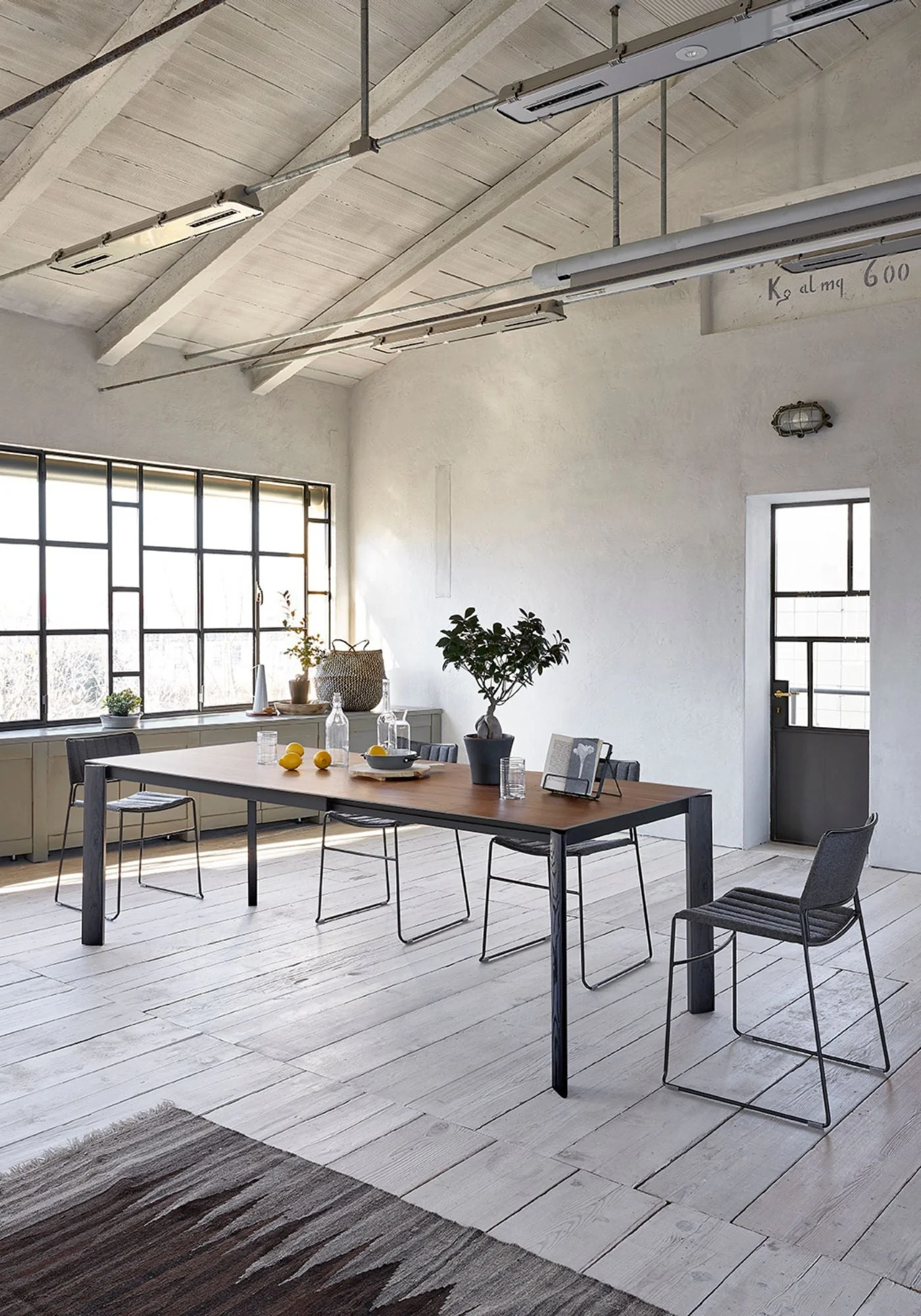 Blade Extendable Dining Table by Midj - Image 5