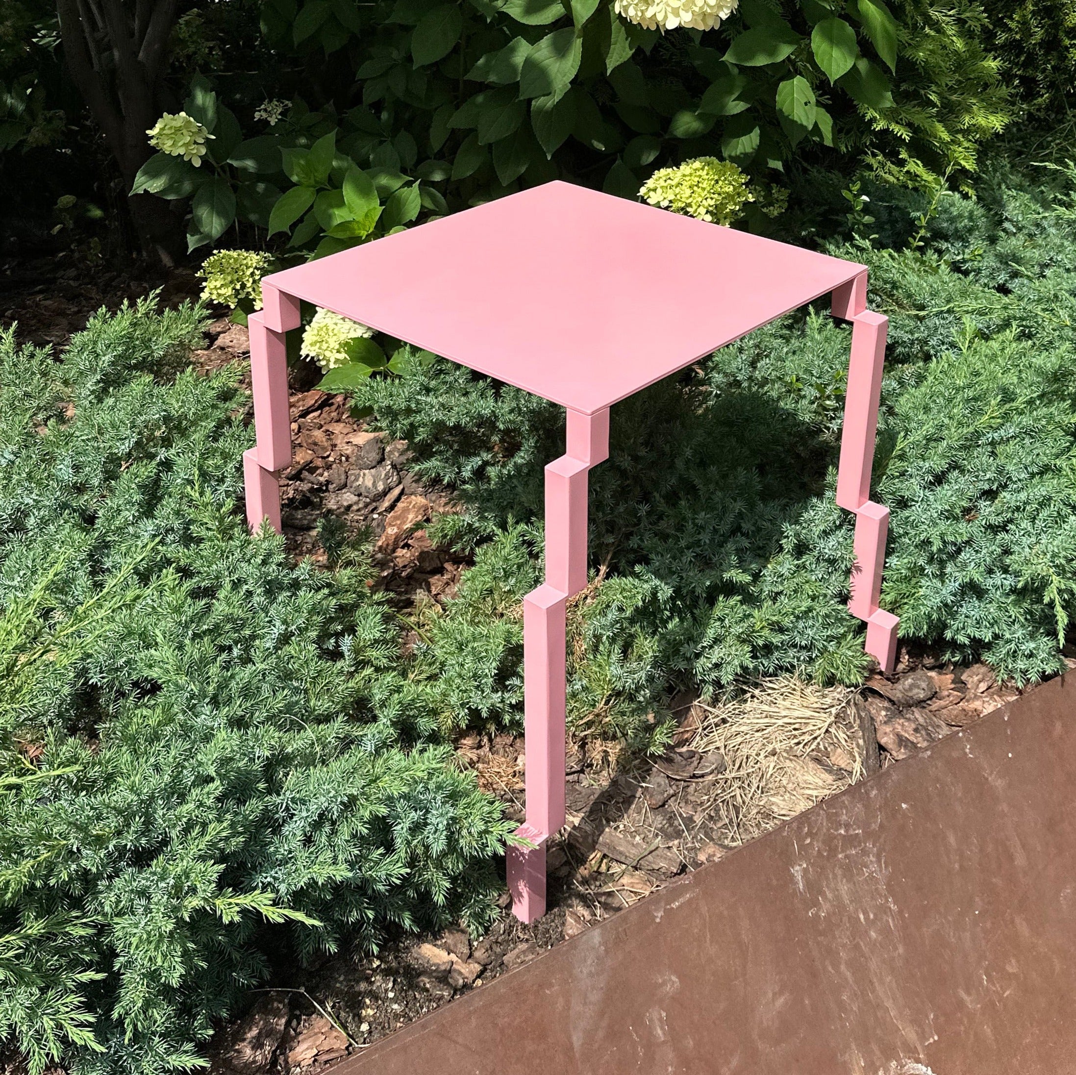 Bug 4040 Side Table by Oitoproducts - Image 13