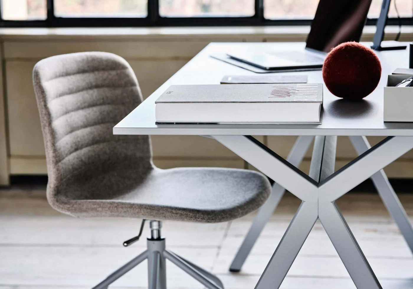 Dama High Desk Table / 41 by Midj - Image 7