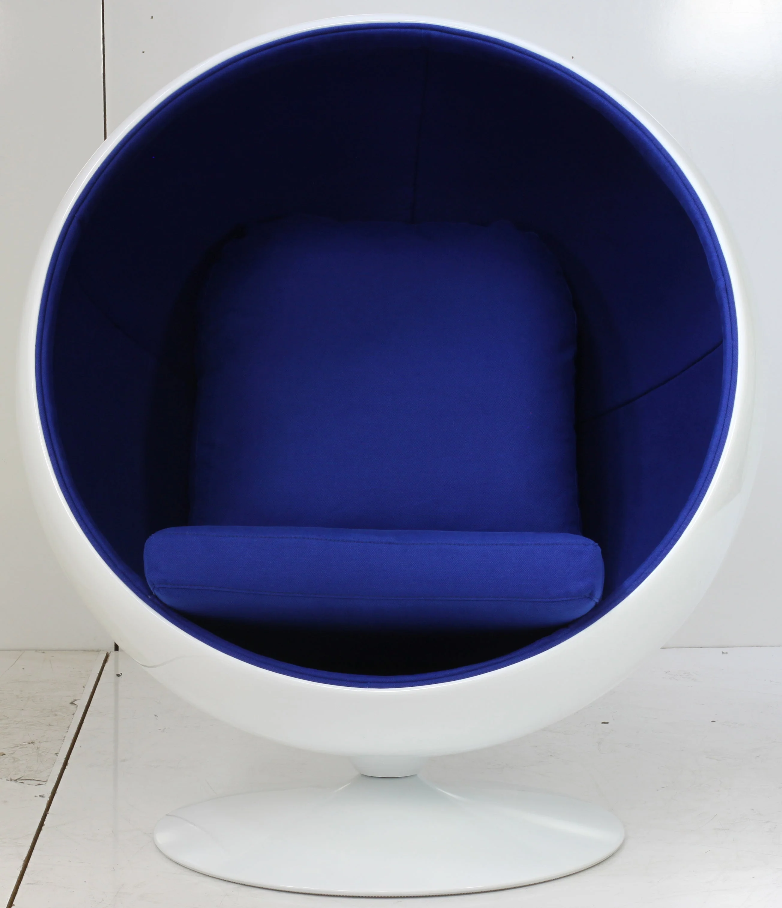 Eero Aarnio Ball Chair - Image 6