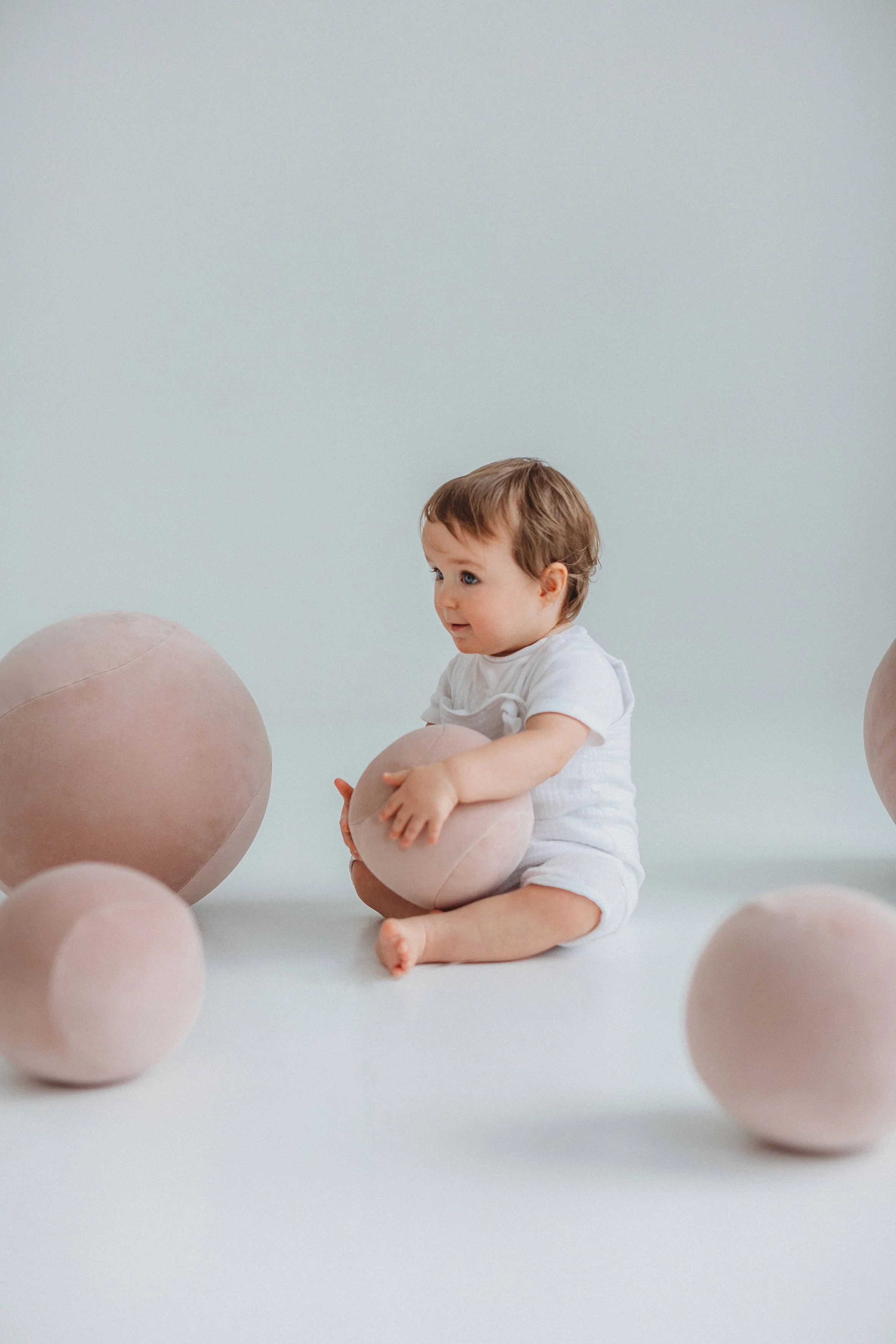 Gropius Baby Spheric Ottoman by Noom - Image 10