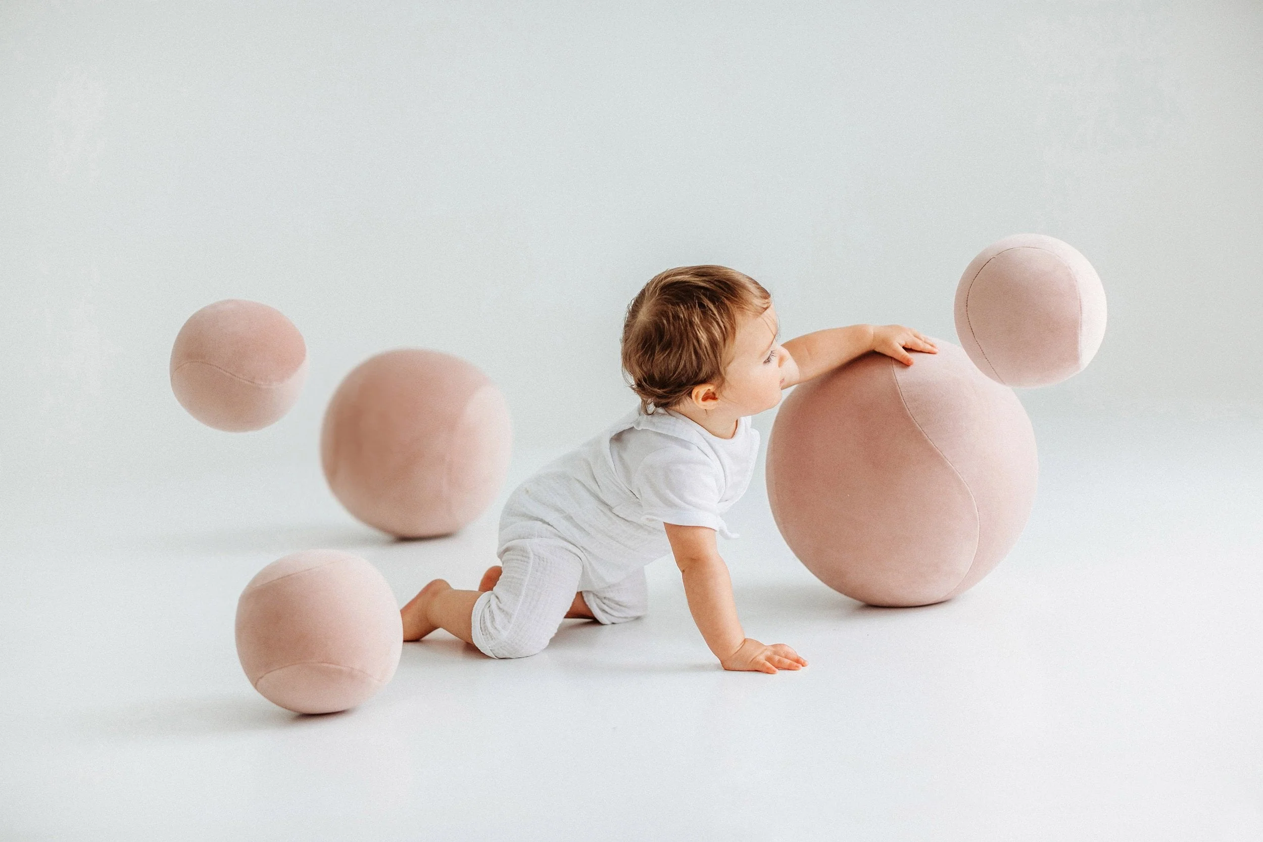 Gropius Baby Spheric Ottoman by Noom - Image 11