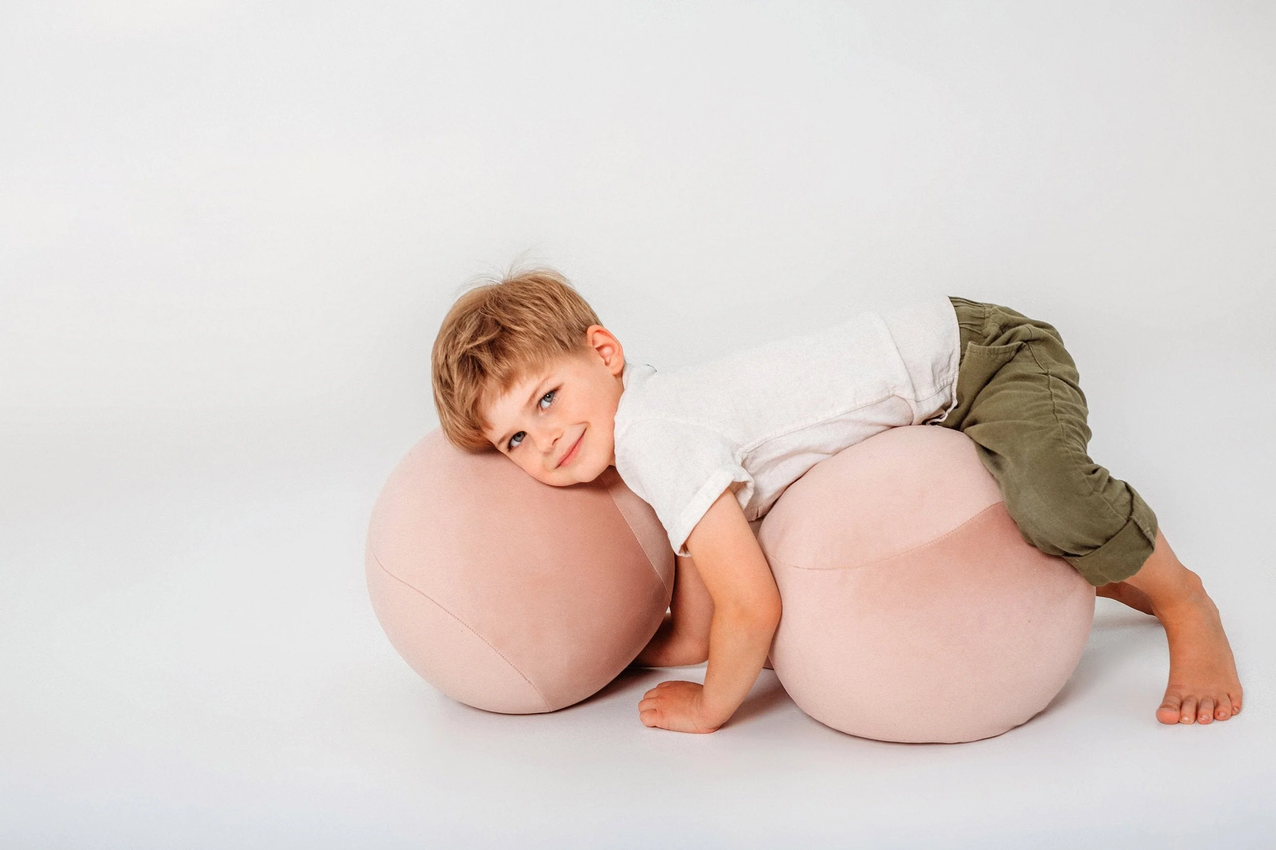 Gropius Baby Spheric Ottoman by Noom - Image 3