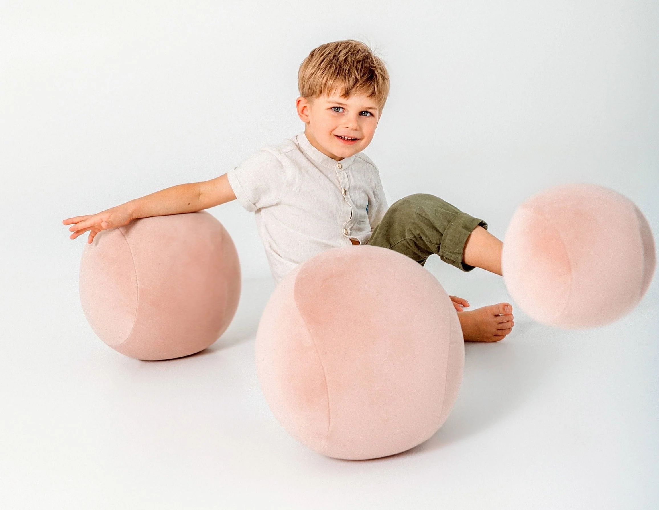 Gropius Baby Spheric Ottoman by Noom - Image 4