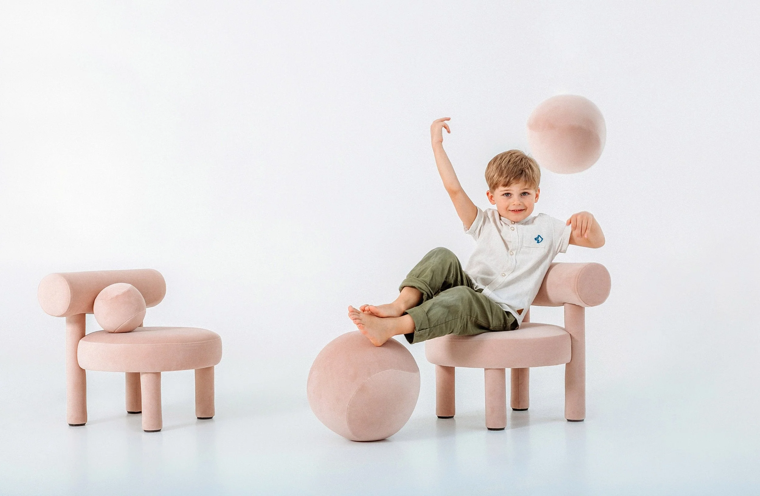 Gropius Baby Spheric Ottoman by Noom - Image 5