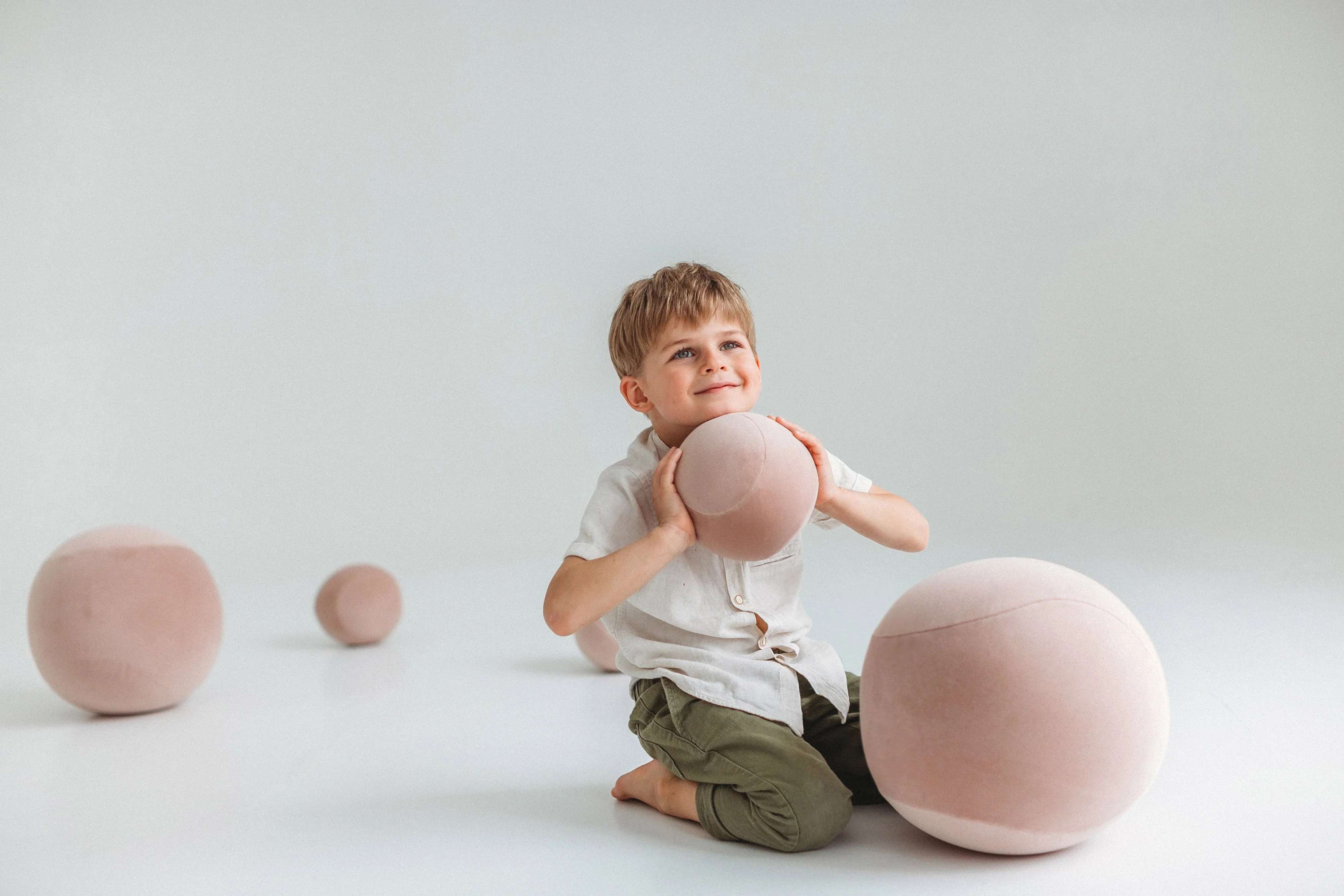 Gropius Baby Spheric Ottoman by Noom - Image 6