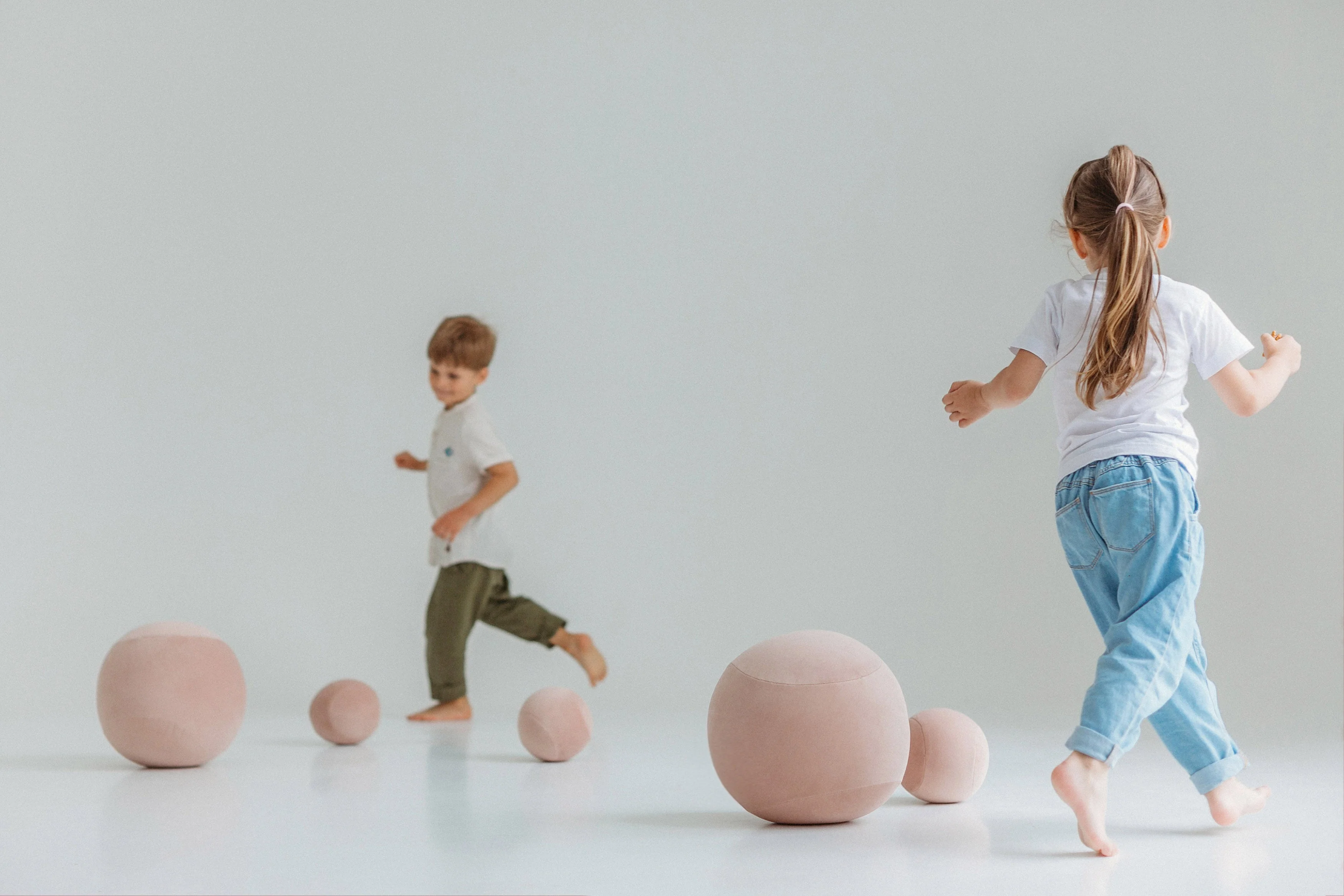 Gropius Baby Spheric Ottoman by Noom - Image 7