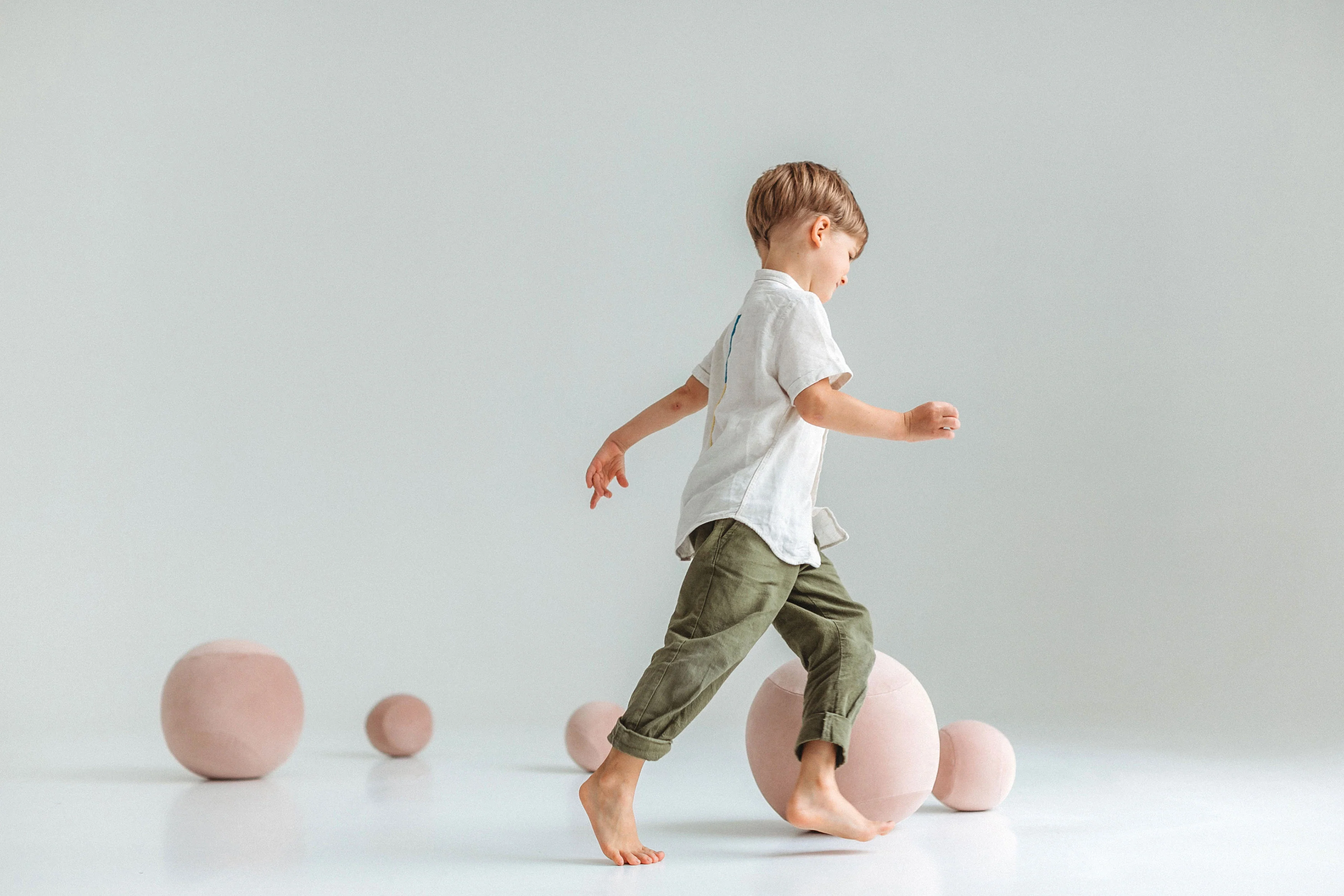 Gropius Baby Spheric Ottoman by Noom - Image 8