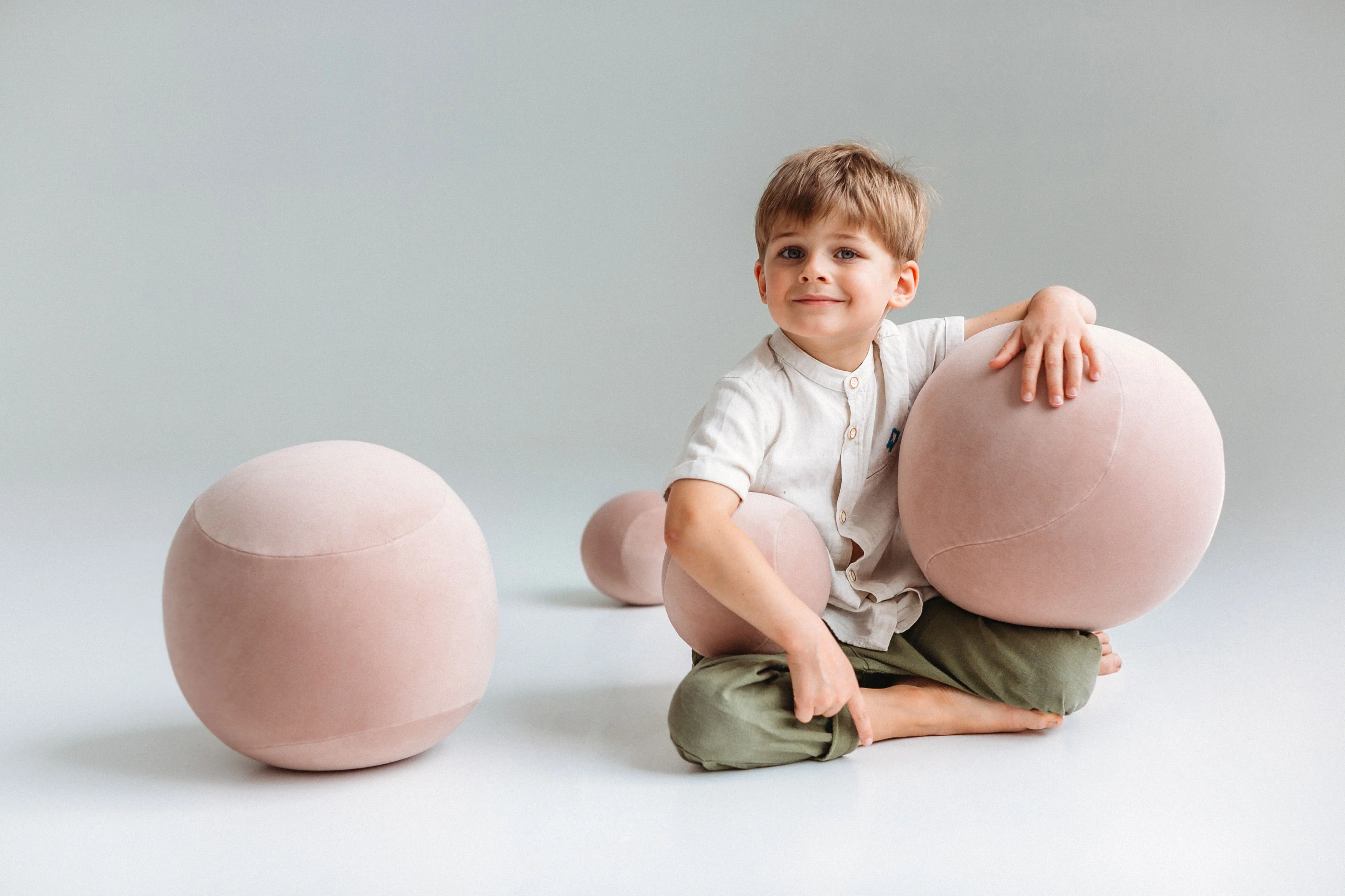 Gropius Baby Spheric Ottoman by Noom - Image 9