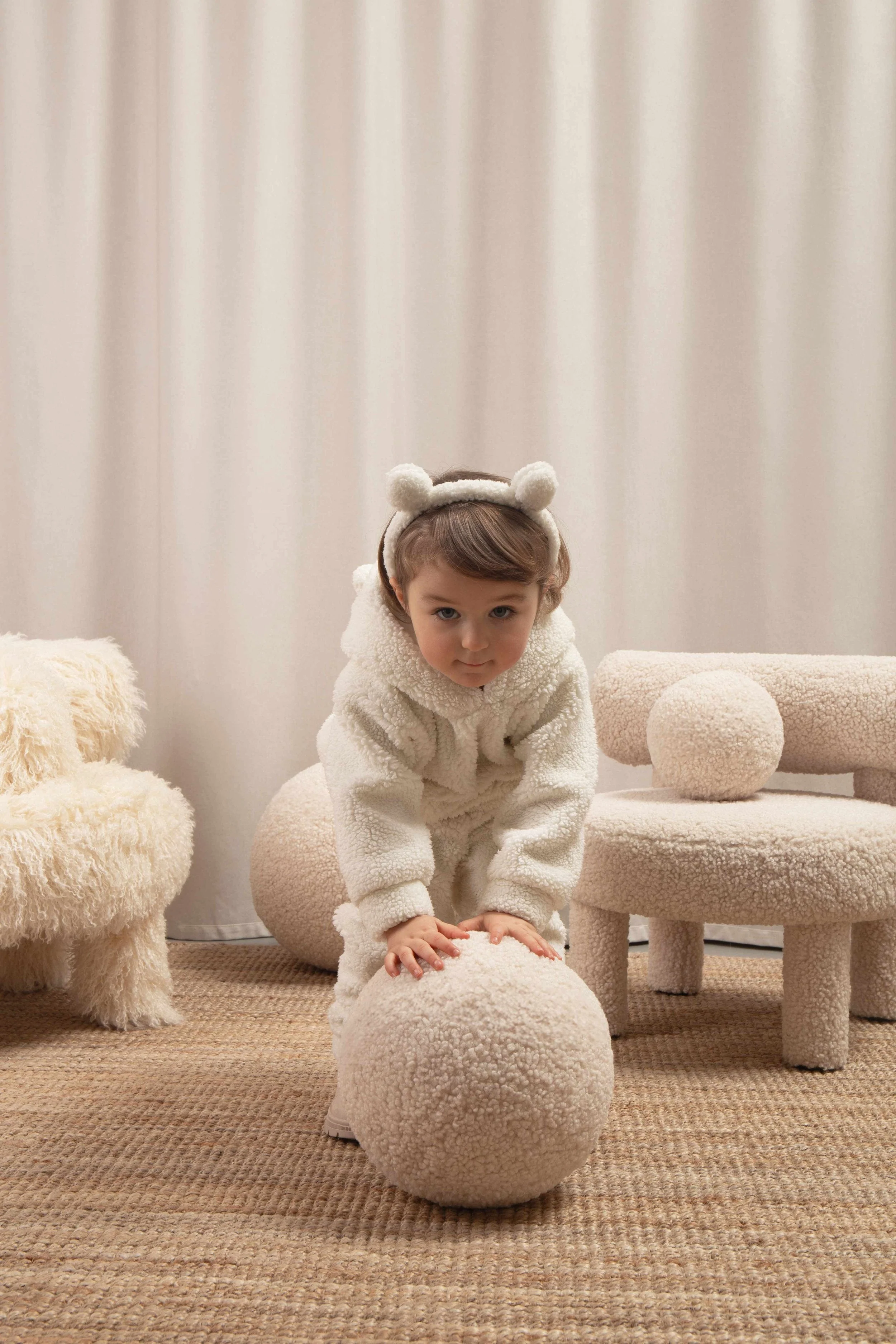 Gropius Baby Spheric Ottoman Fluffy Edition by Noom - Image 4