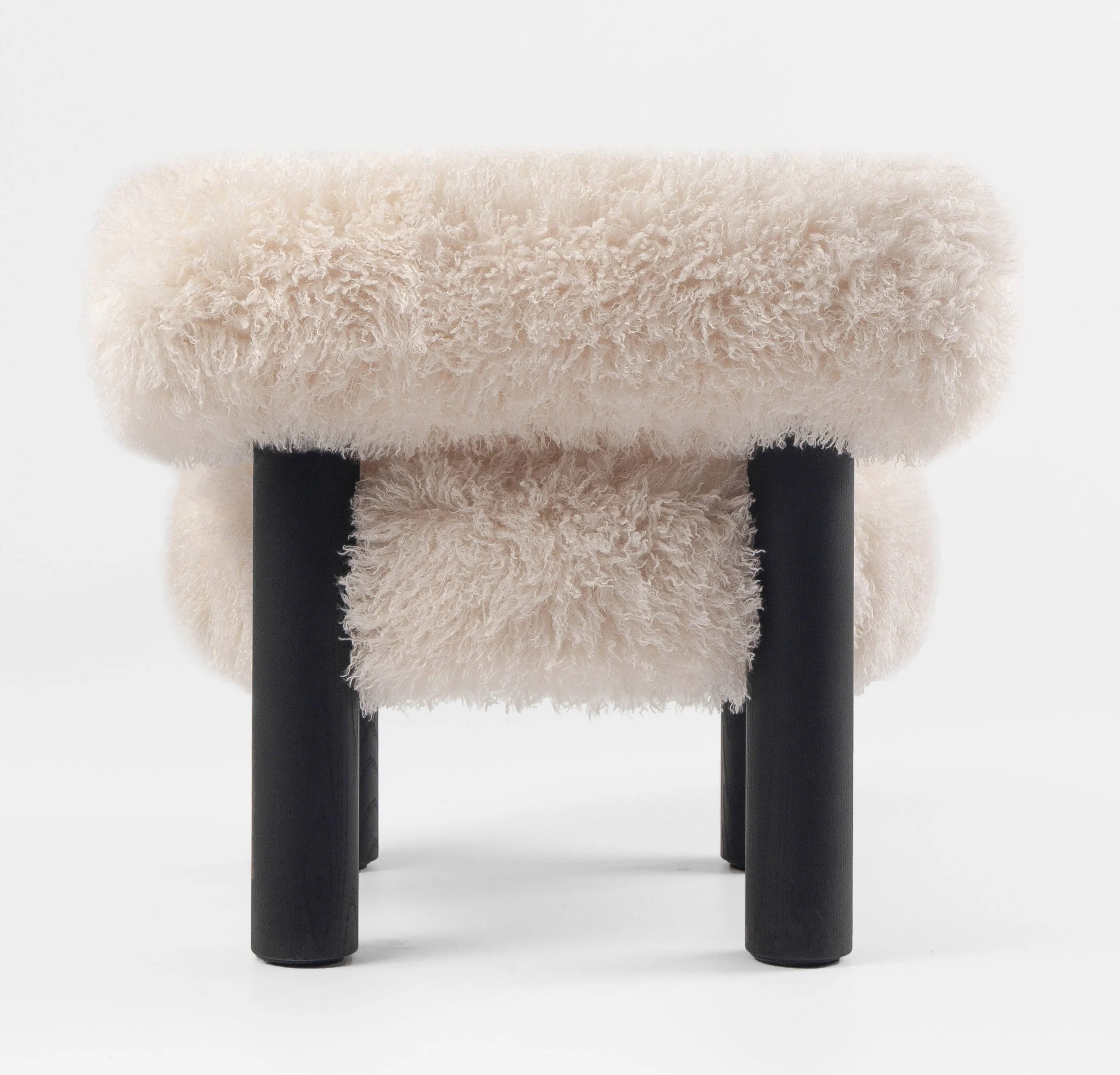 Gropius Low Chair CS2 Fluffy Edition by Noom - Image 4
