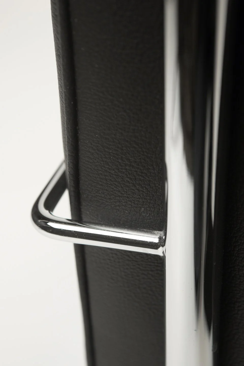 Le Corbusier Grand Confort Lounge Chair (LC3) - Image 4