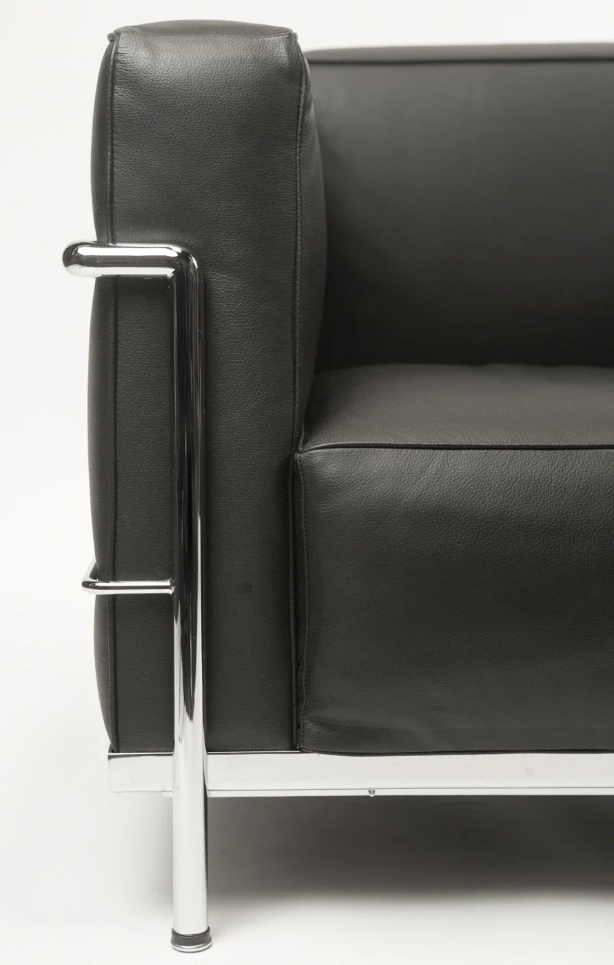 Le Corbusier Grand Confort Lounge Chair (LC3)- Standard Black Leather - Clearance - Image 8
