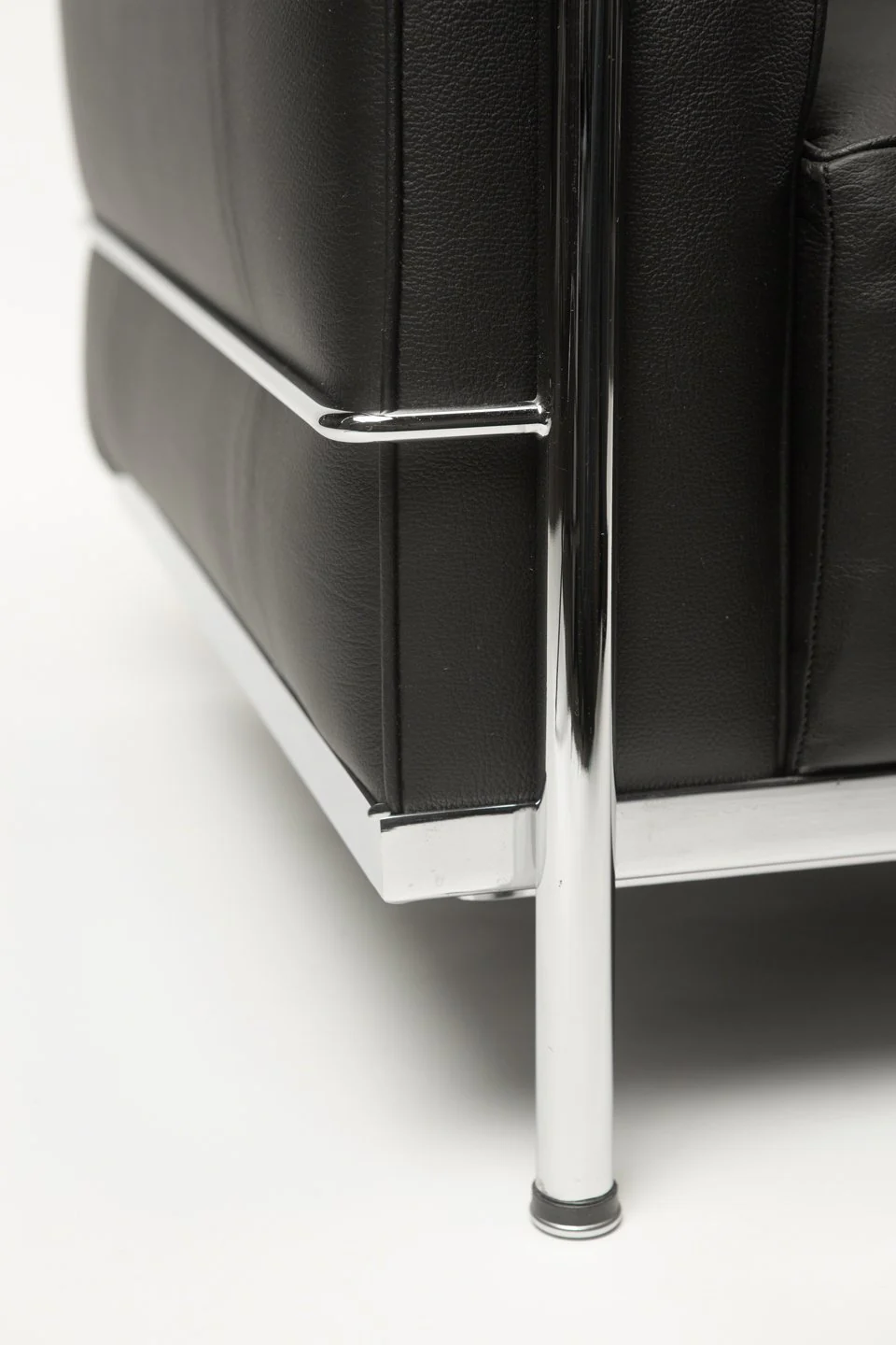 Le Corbusier Grand Confort Sofa (LC3) - Image 3