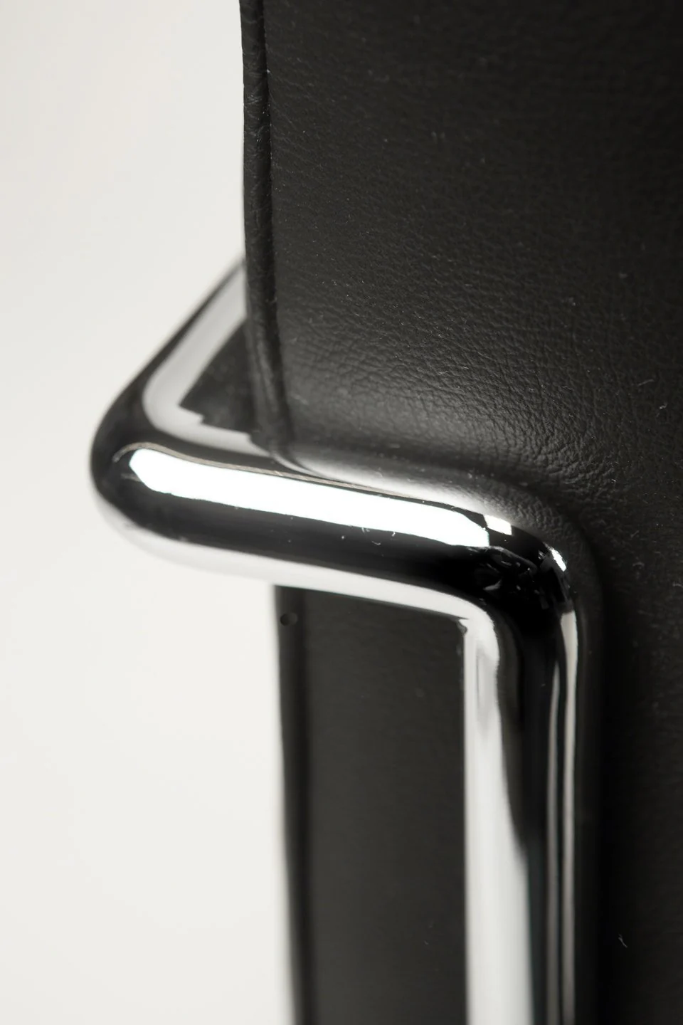 Le Corbusier Grand Confort Sofa (LC3) - Image 4