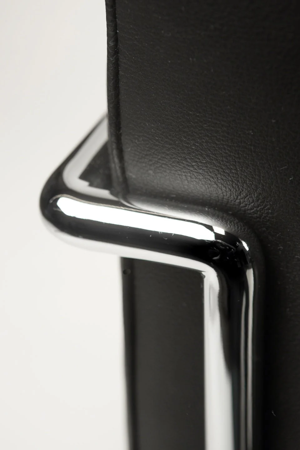 Le Corbusier Petite Lounge Chair (LC2) - Image 8