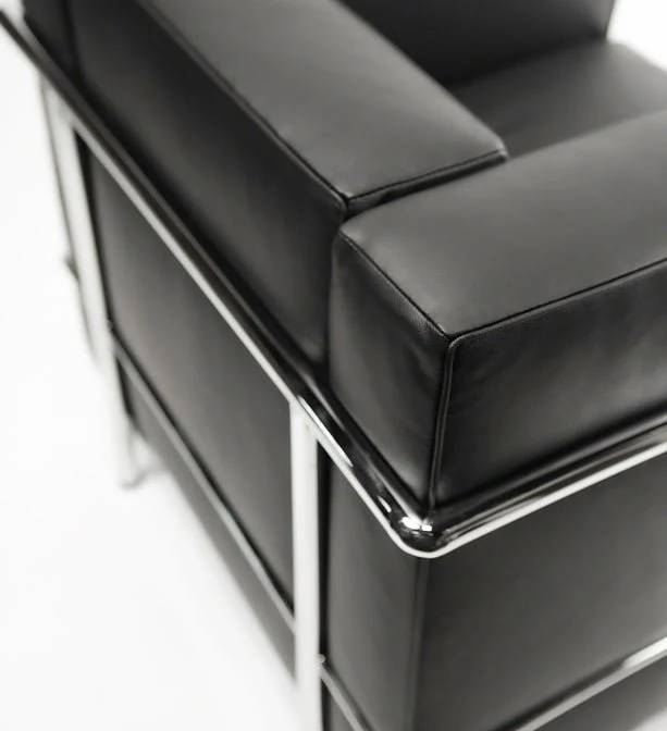 Le Corbusier Petite Lounge Chair (LC2) - Image 9