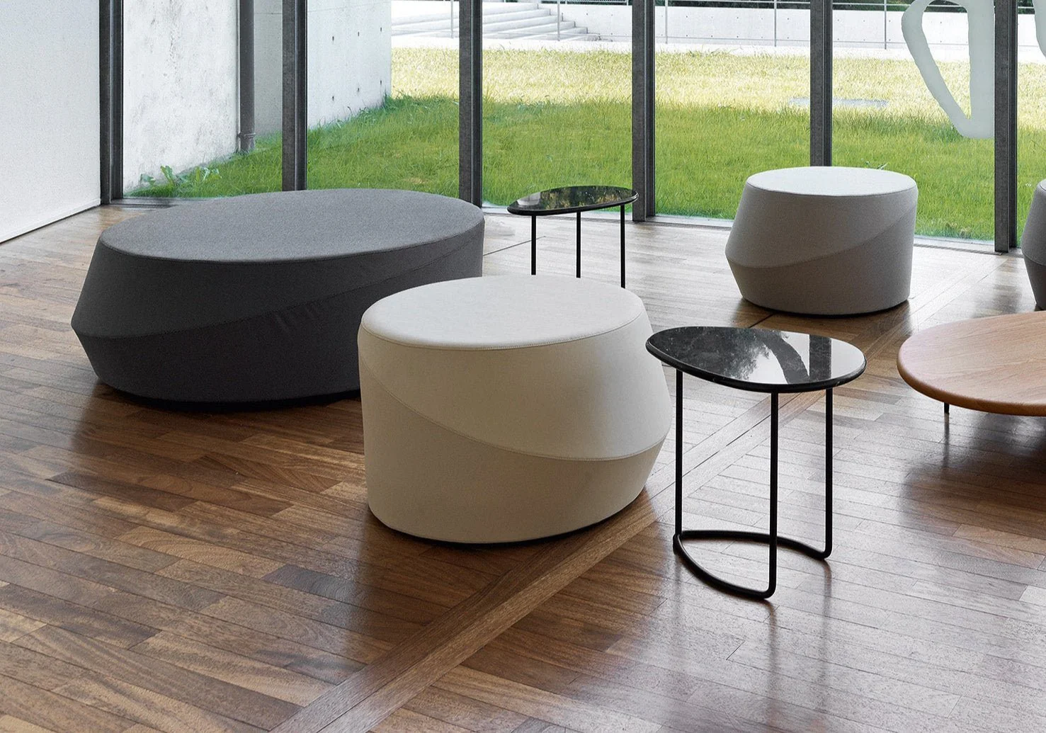 Lily Alto Side Table by Casamania - Image 9
