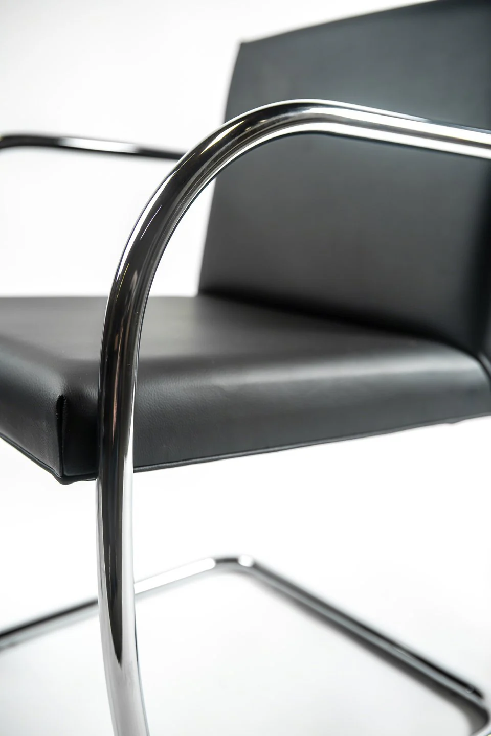 Mies van der Rohe Brno Tubular Armchair - Image 4