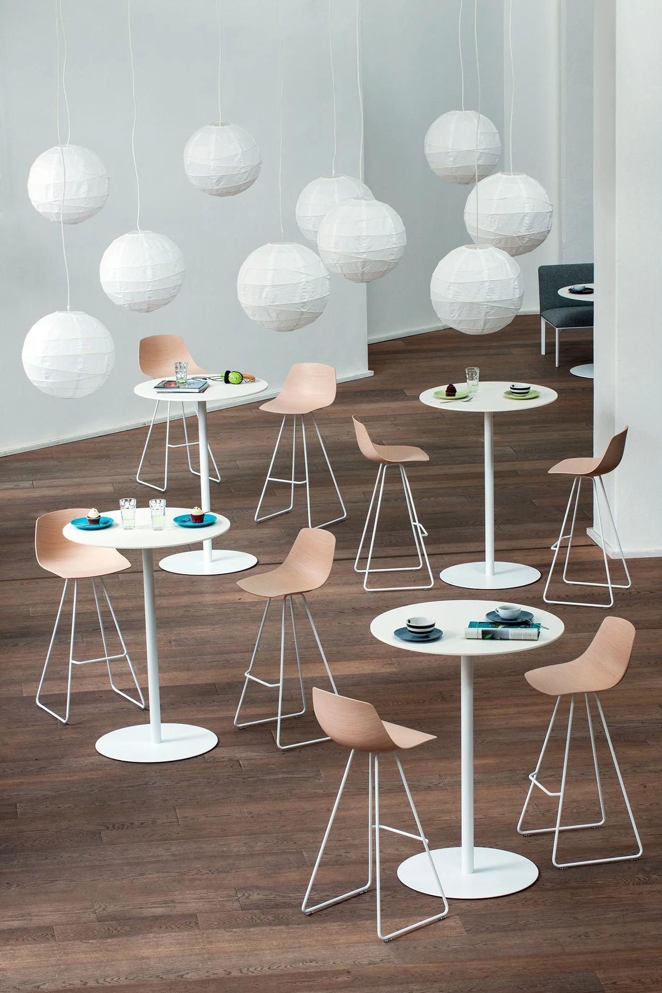 Miunn S104 Sled Base Stool by Lapalma - Image 7