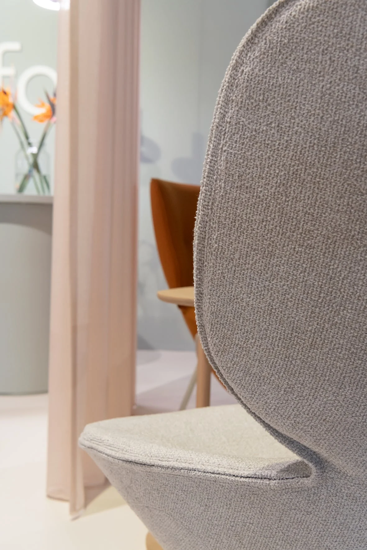 Moon Lounge Chair by Artifort -Disc Swivel Base - Image 11