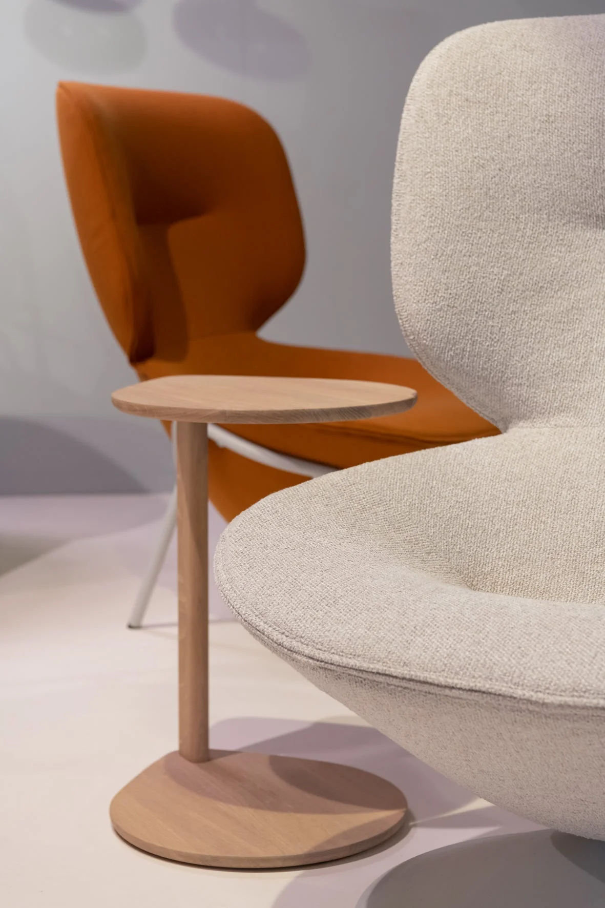 Moon Lounge Chair by Artifort -Disc Swivel Base - Image 12