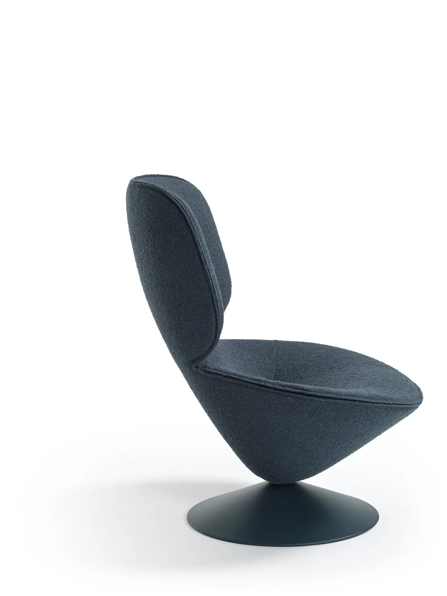 Moon Lounge Chair by Artifort -Disc Swivel Base - Image 7