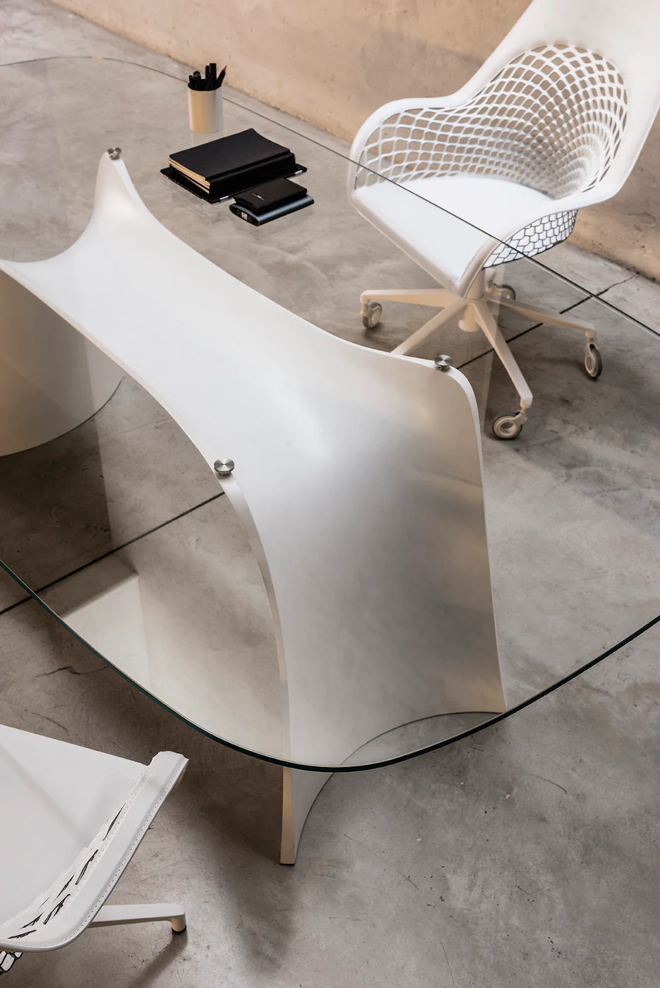 Moonlight Dining Table by Midj - Image 13