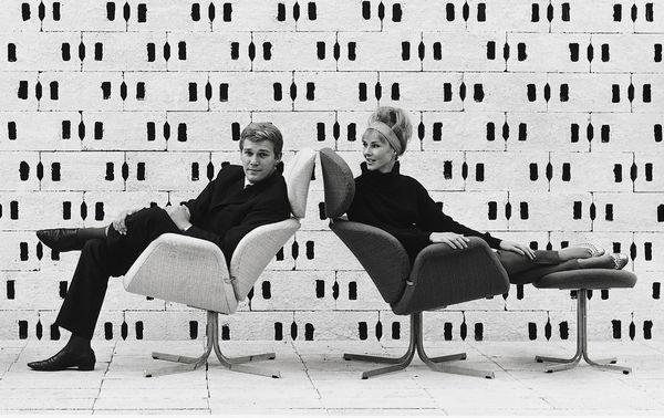 Pierre Paulin F545 Tulip Footstool Cross Base by Artifort - Image 3