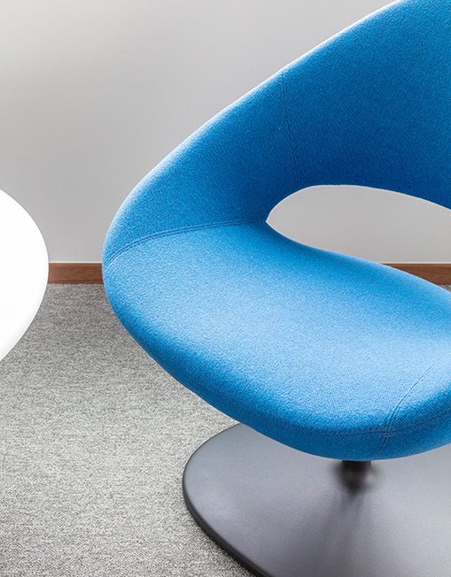 Shark Lounge Chair Disk Base by Artifort - Image 5