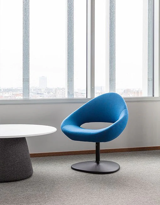 Shark Lounge Chair Disk Base by Artifort - Image 7