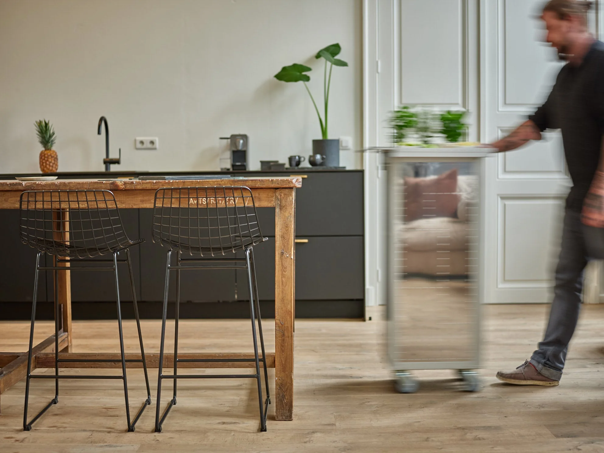 Rivet Rocker by Siegfried Airplane Trolley by Bordbar - Image 3