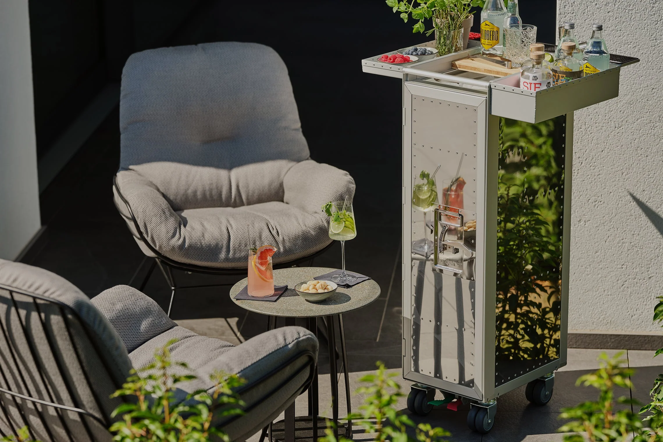 Rivet Rocker by Siegfried Airplane Trolley by Bordbar - Image 6