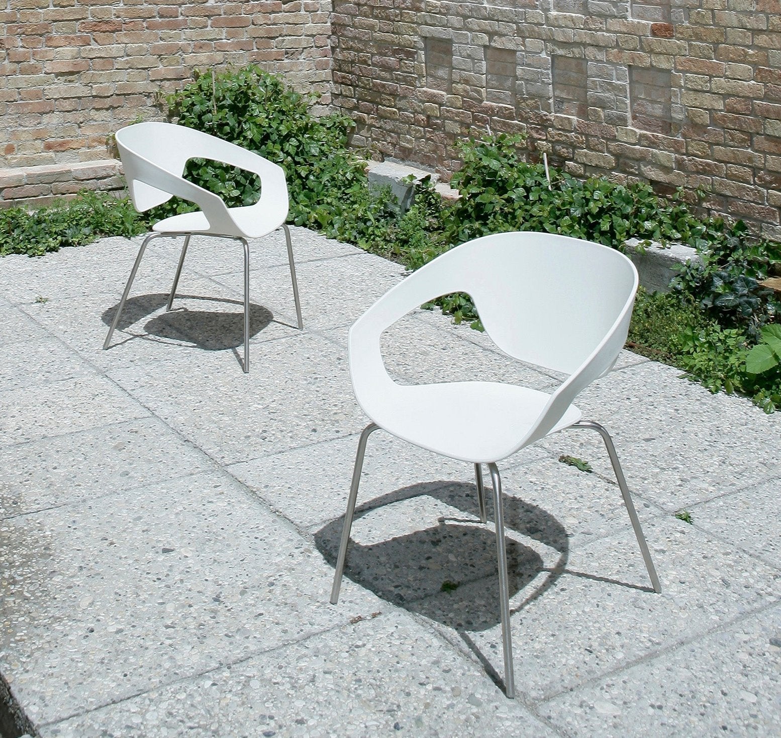 Vad Stackable Polypropylene Chair by Casamania - Image 5