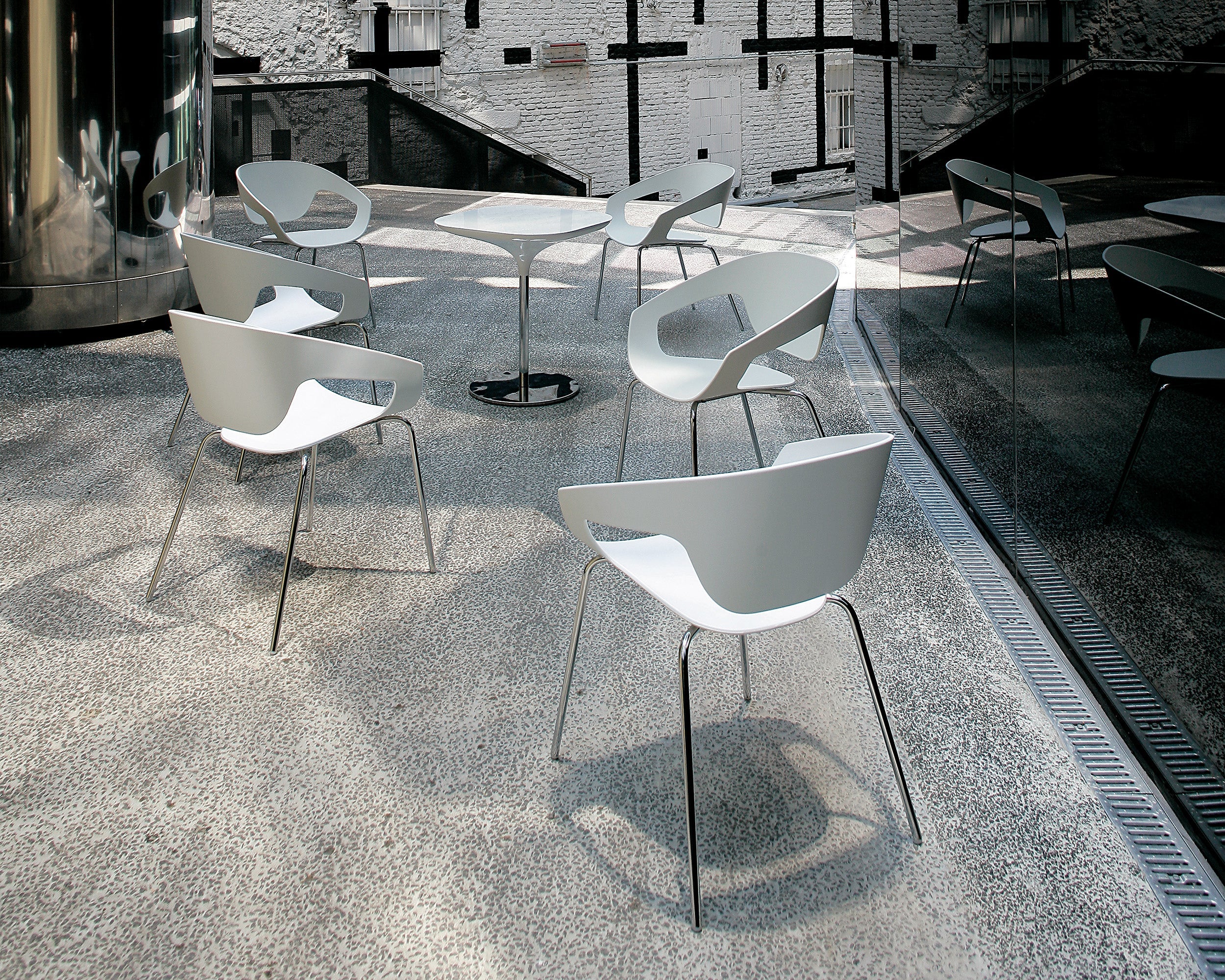 Vad Stackable Polypropylene Chair by Casamania - Image 9