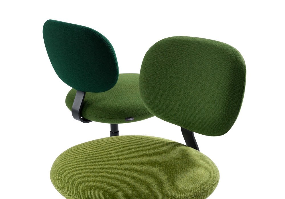 Vega Chair Star Base with Casters by Artifort - Image 4