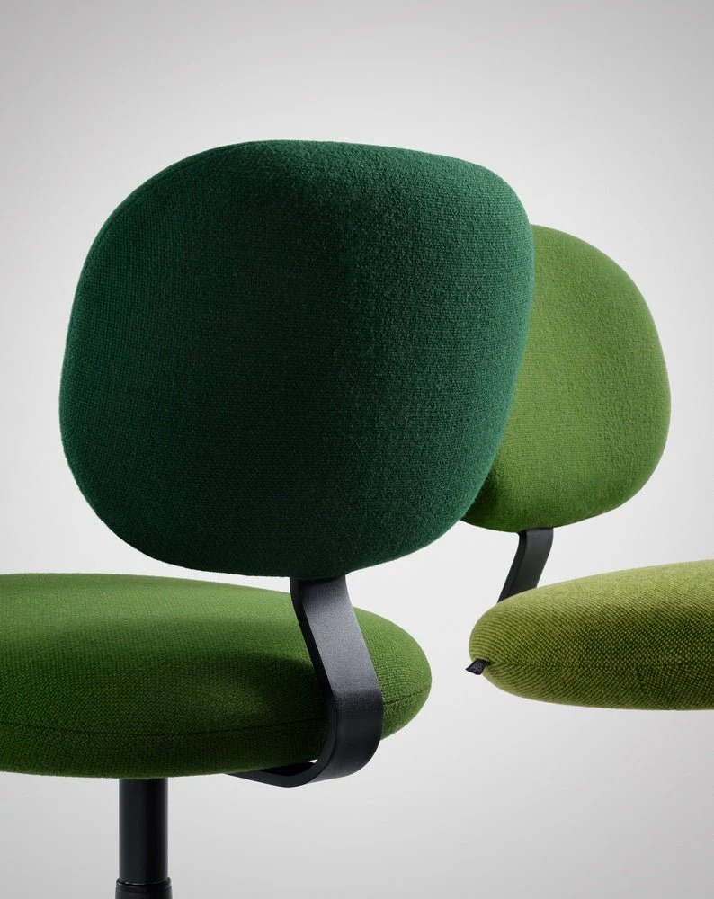 Vega Chair Star Base with Casters by Artifort - Image 5