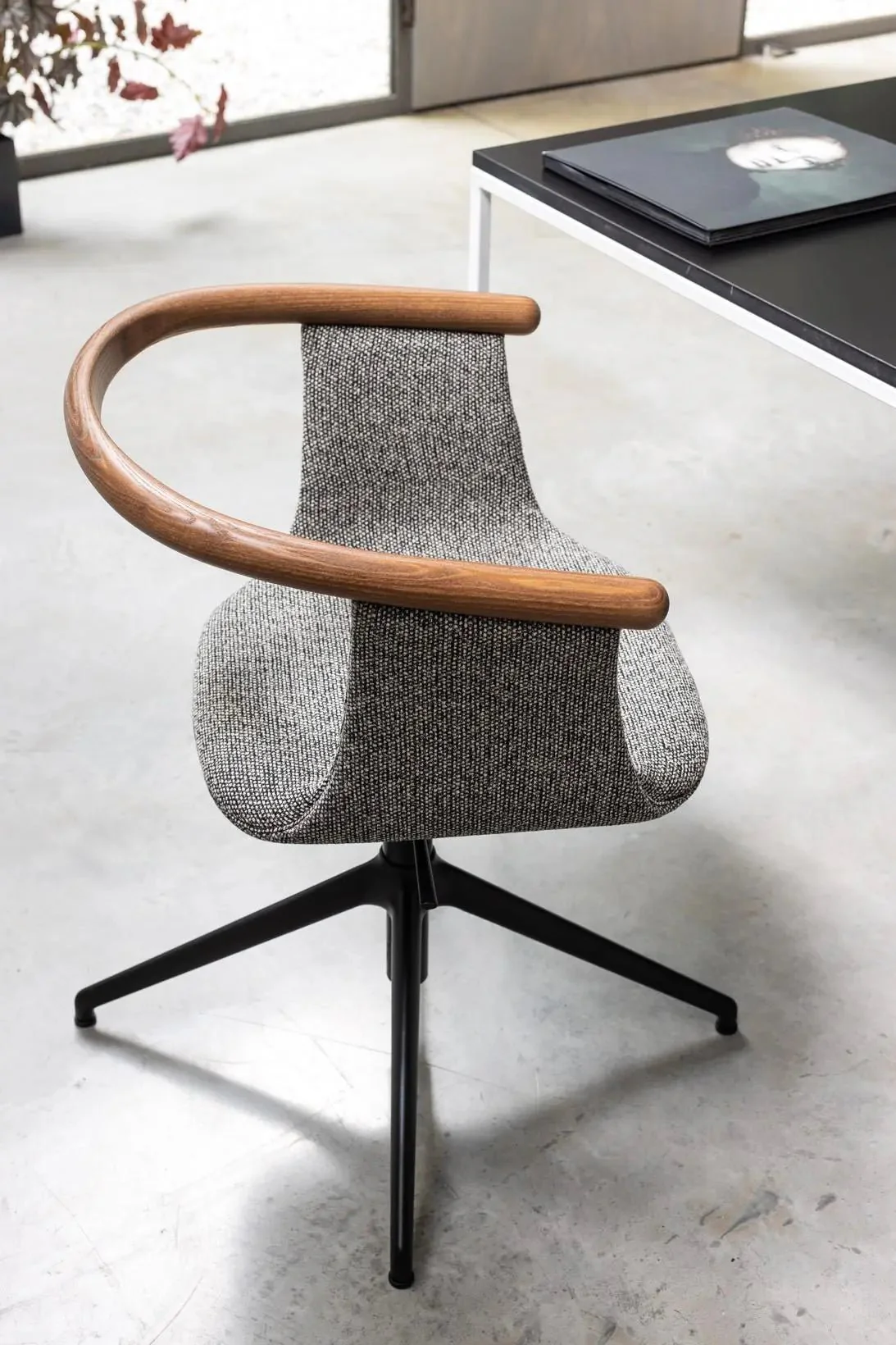 Yuumi Swivel Chair by Bross - Image 3